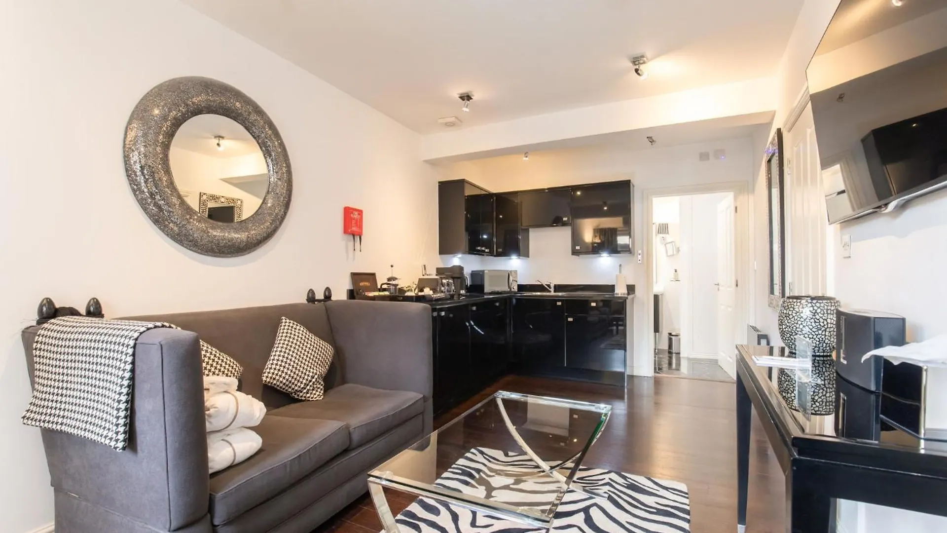 Strozzi Palace Suites By Mansley Cheltenham Apartment