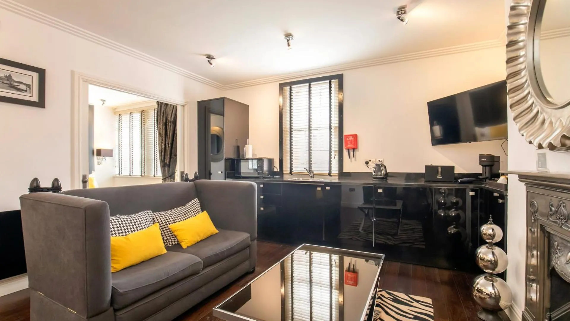 Strozzi Palace Suites By Mansley Cheltenham Apartment