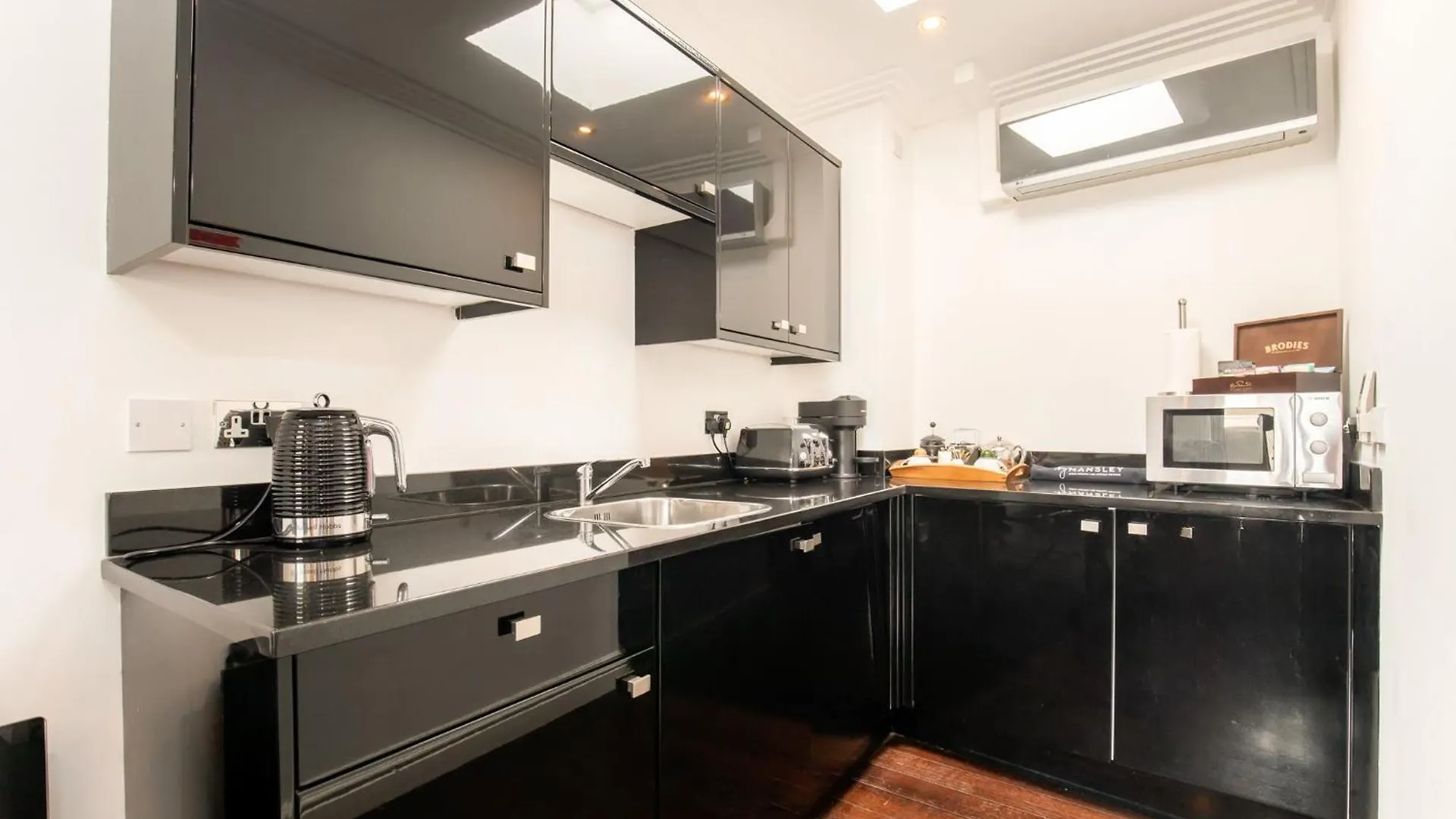 Strozzi Palace Suites By Mansley Cheltenham Apartment