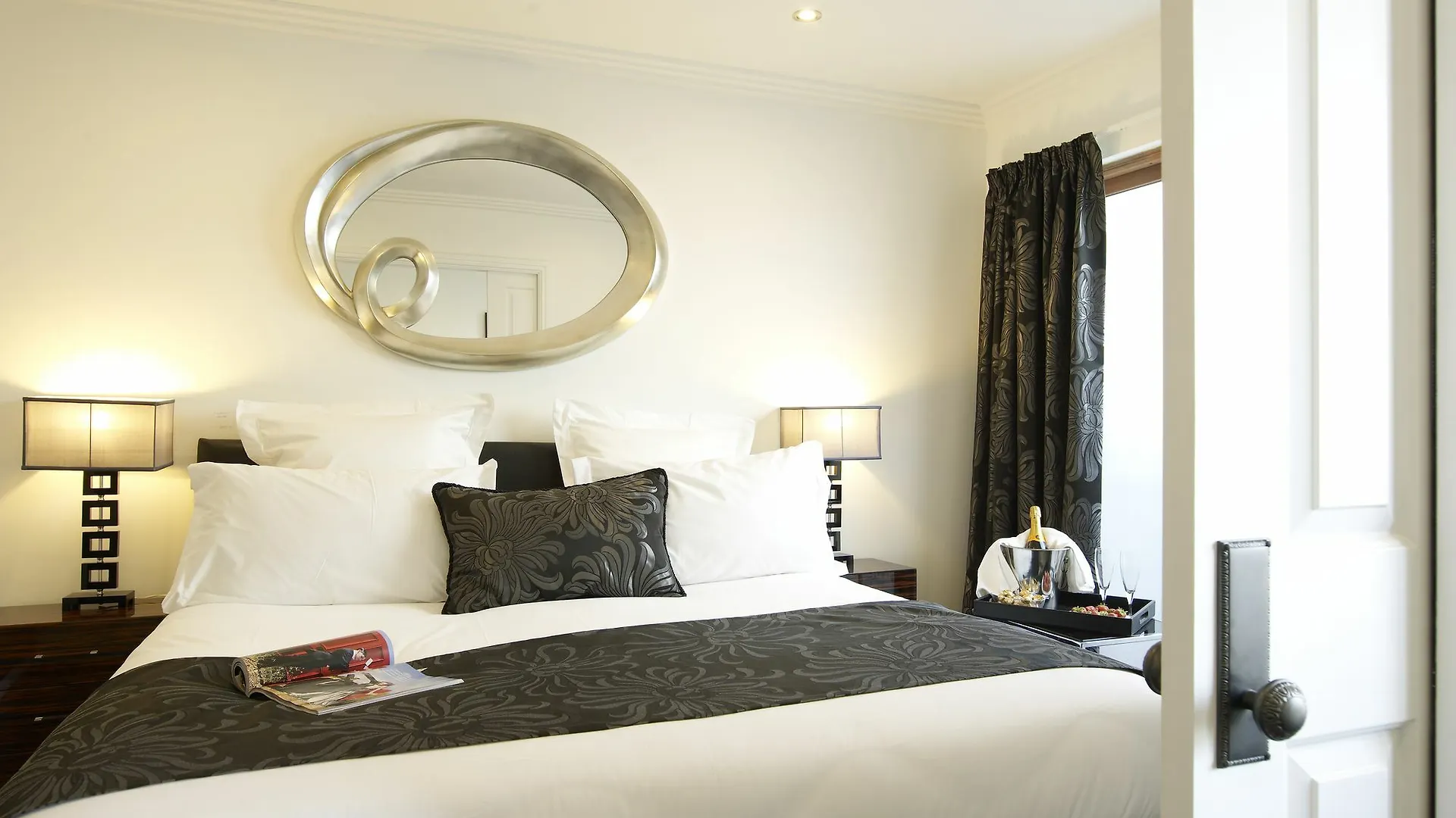 Strozzi Palace Suites By Mansley Cheltenham 0*,